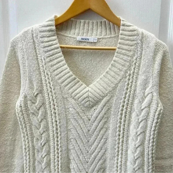 Ricki’s Cable Knit Sweater V-Neck Soft Pullover Fisherman Ivory Cream Small - Picture 7 of 15